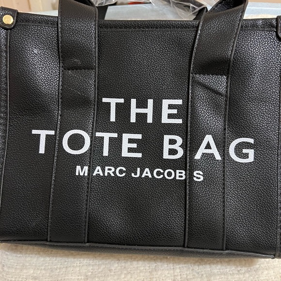 Marc Jacobs Handbags - Small Marc Jacobs Tote